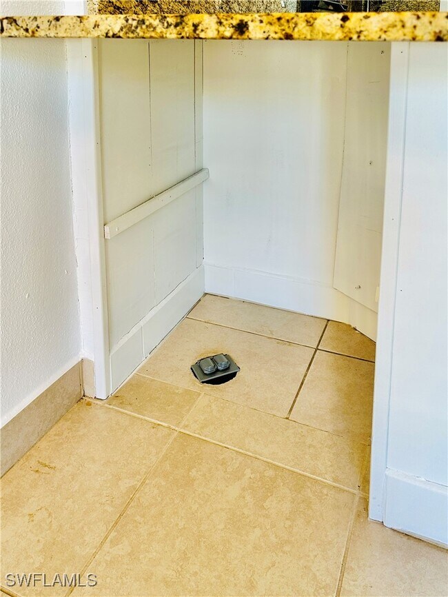 Building Photo - 826 Wiggins Pass Rd