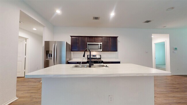 Building Photo - 16873 Short Pnes Dr