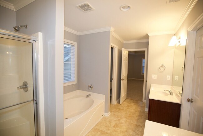 Building Photo - 7897 The Lakes Point