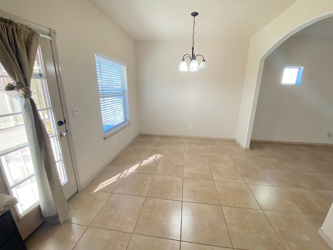 Building Photo - Northeast El Paso 4 Bed Plus Loft w/ Refri...