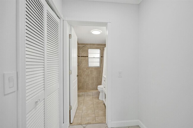 Building Photo - 2201 SE 9th St