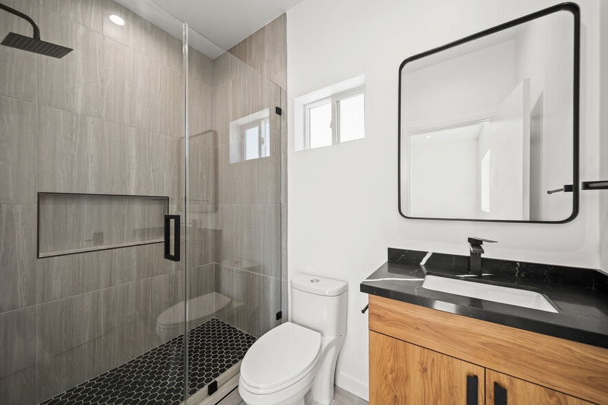 Building Photo - 6049 Craner Ave