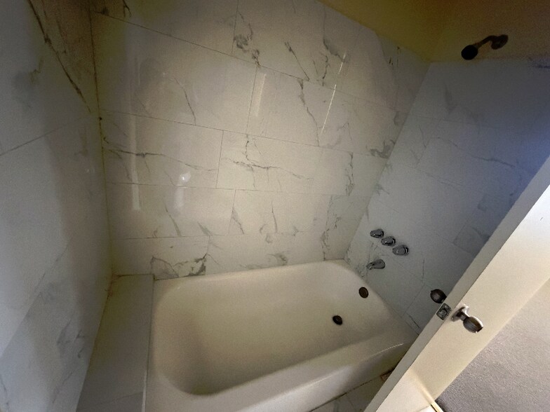 Building Photo - 700 N East End Ave