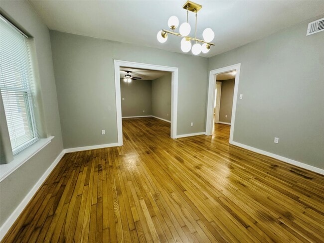 Building Photo - 401 W Saulnier St