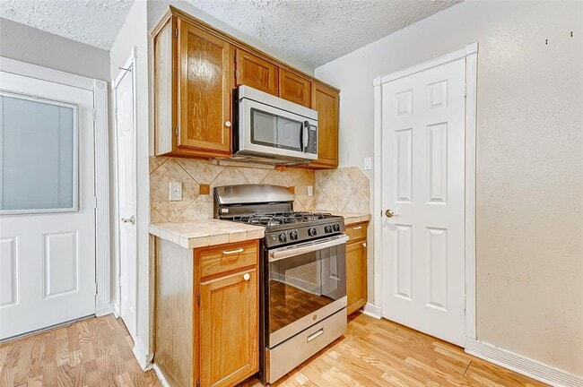 Building Photo - 2010 Hickory Glen Dr
