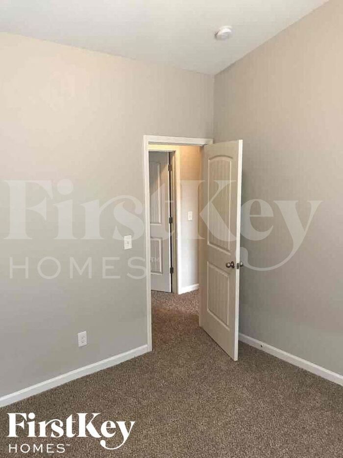 Building Photo - 583 Forrest Hills Dr