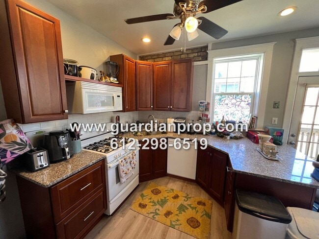 Building Photo - 625-627 Marshall Ave