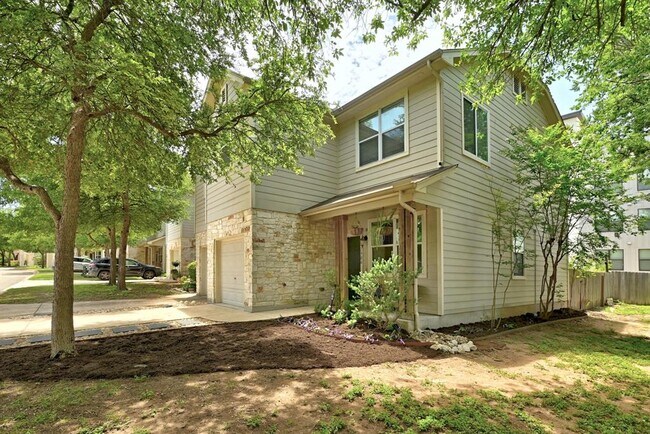 Building Photo - 512 Eberhart Ln