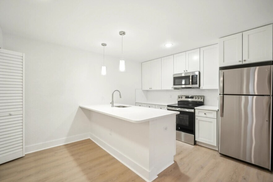 Kitchen - 3001 W. Horatio