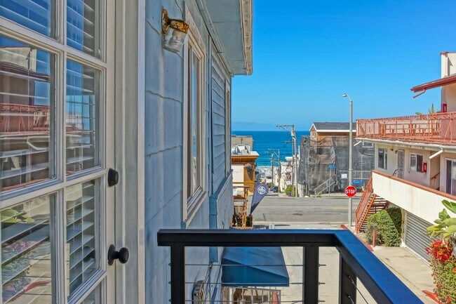 Building Photo - 3809 Crest Dr