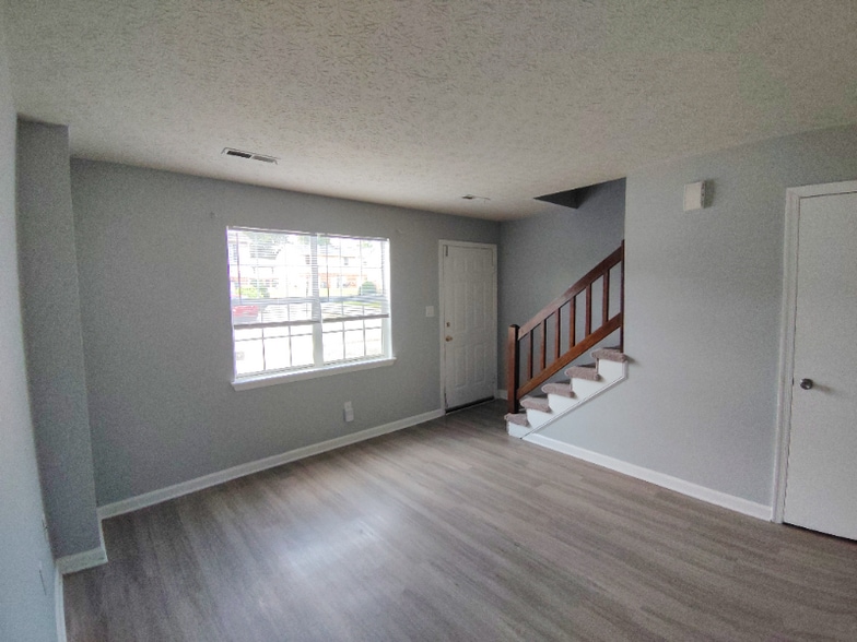 Building Photo - 15 Ferguson Dr