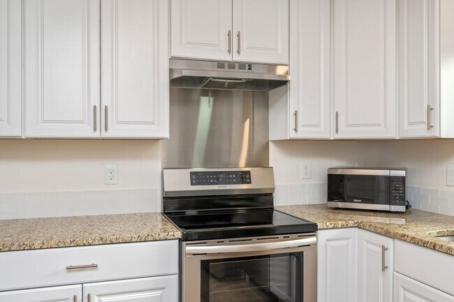 Building Photo - Renovated 3 bedroom house in Niceville!