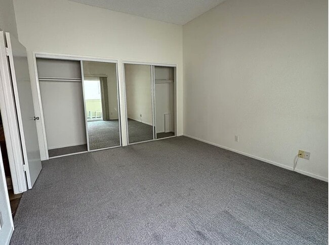 Building Photo - 423 2nd St