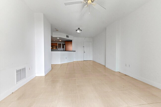 Building Photo - 610 Clematis St