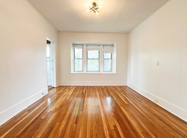 Building Photo - 44 Bellevue St