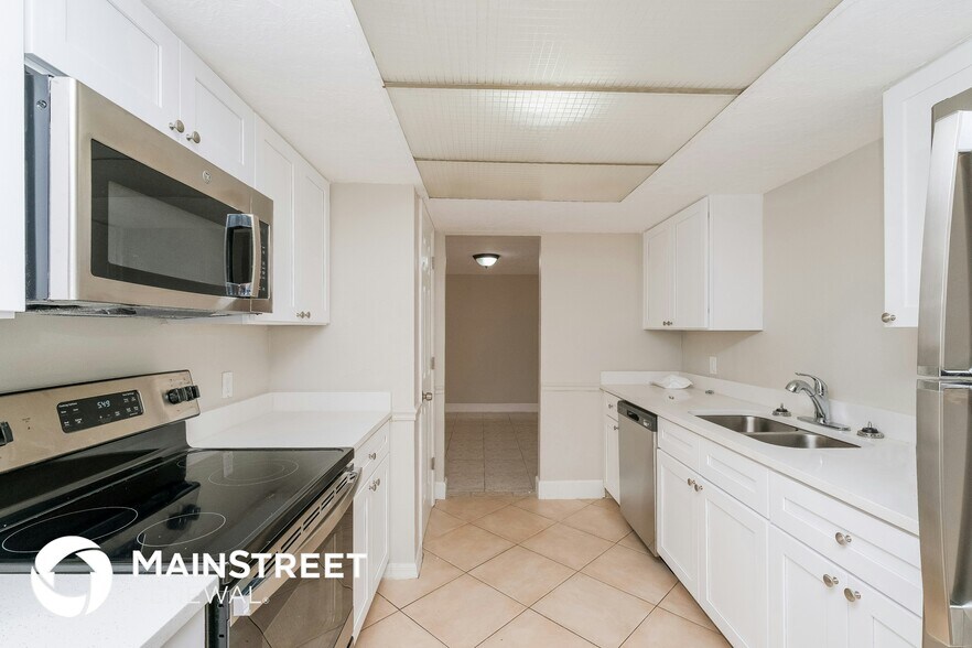 Building Photo - 6215 Westport Dr