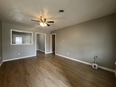 Building Photo - "Charming 3-Bed, 2-Bath Haven on 68th Street, Lubbock - Perfectly Cozy at 1088 Sq Ft!"