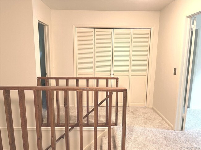 Building Photo - 14 Willow Bend
