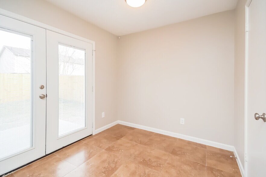 Building Photo - 1711 Oak Ridge Dr