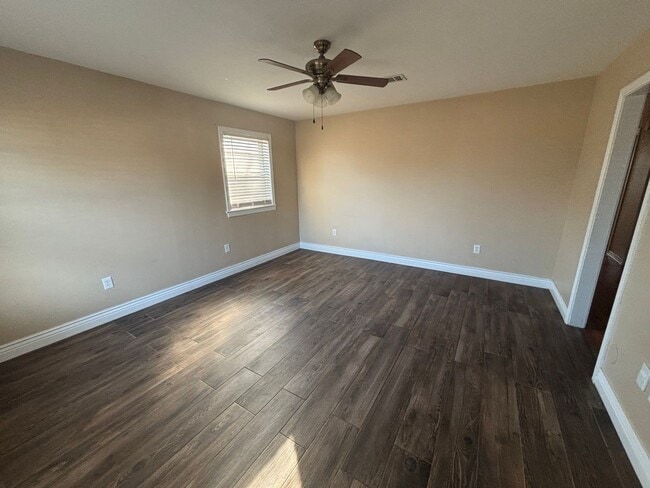 Building Photo - Welcome to your new home in the heart of Russellville, AR!