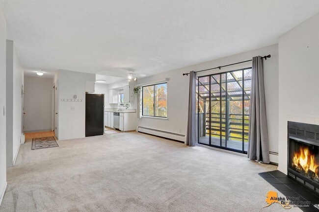 Primary Photo - Top Floor End Unit Condo* Pet Friendly, Pr...
