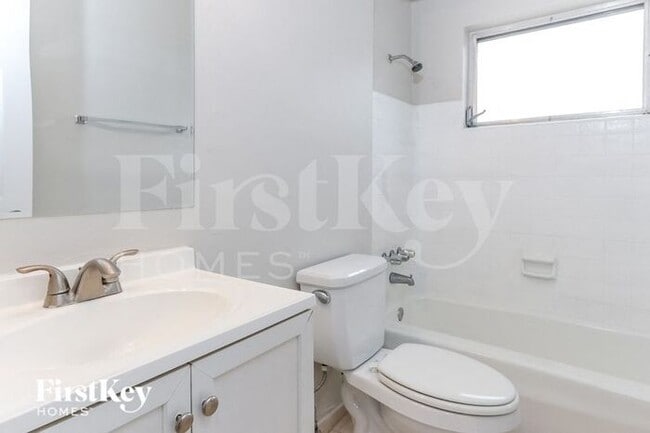 Building Photo - 6831 NW 25th Ct