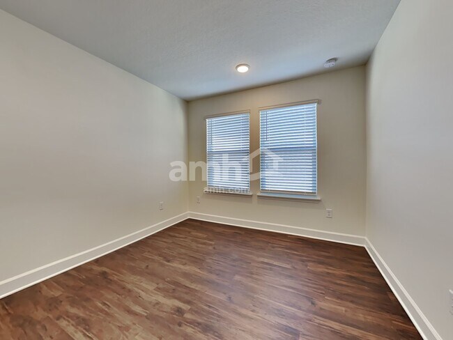 Building Photo - 2913 Rolling Acres Rd