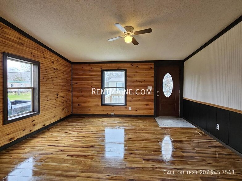 Building Photo - 113 H St