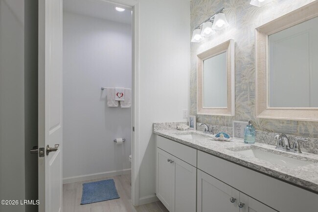 Building Photo - 171 Tropics Ave