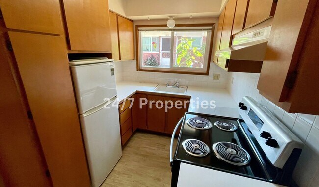 Building Photo - 1BD I 1BA Apartment - Downtown Sellwood