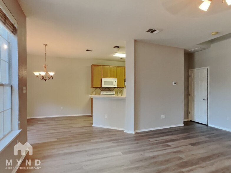 Building Photo - 2632 Century Park Blvd