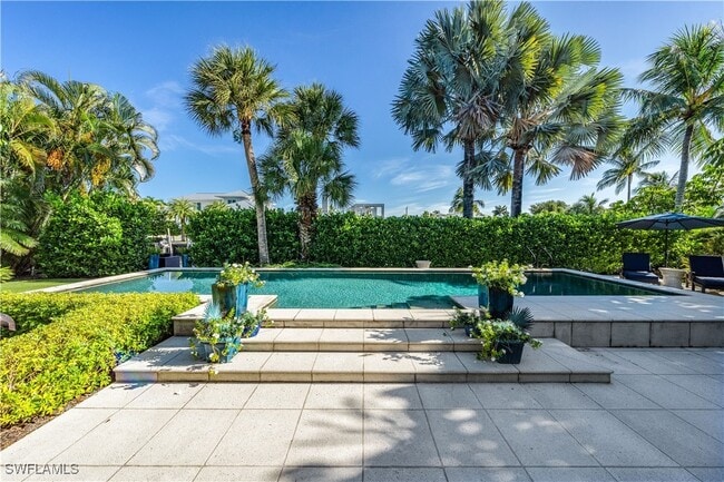 Building Photo - 491 17th Ave S