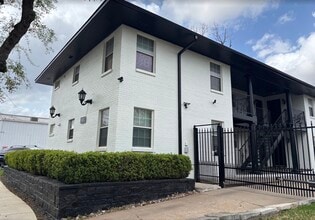 Building Photo - 2030 Portsmouth St