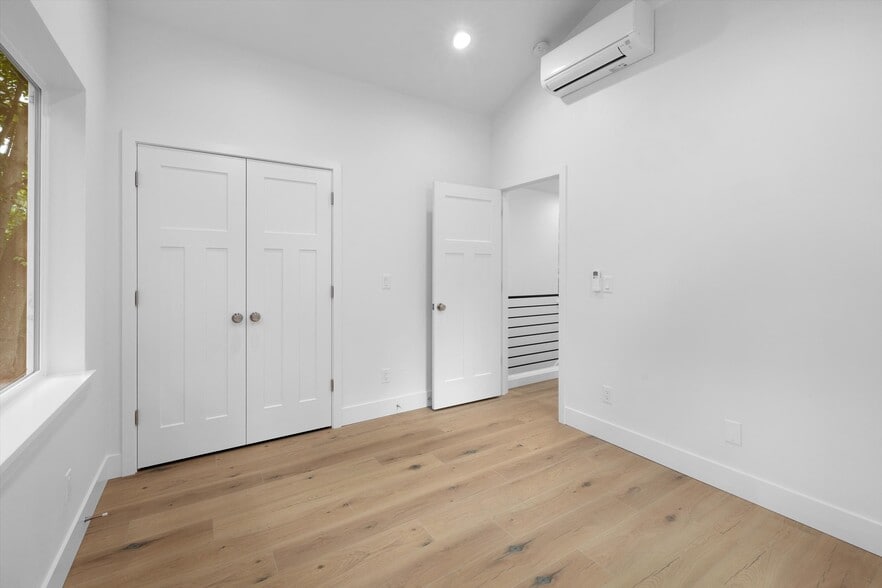 Building Photo - 14337 22nd Ave NE