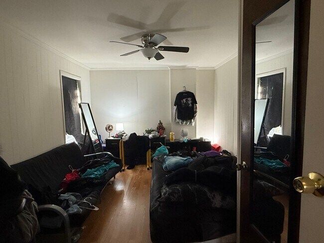 Building Photo - 137 E Market St