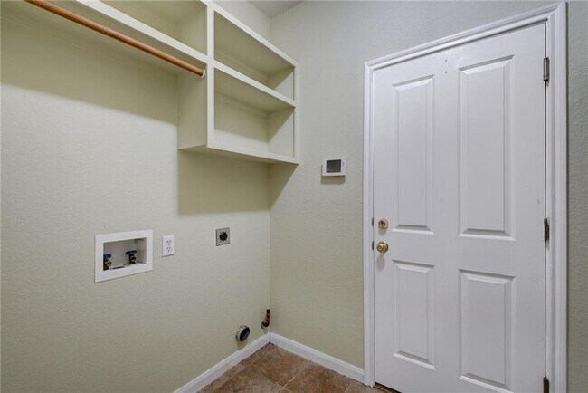 Building Photo - 1801 Hickory Ridge Cove