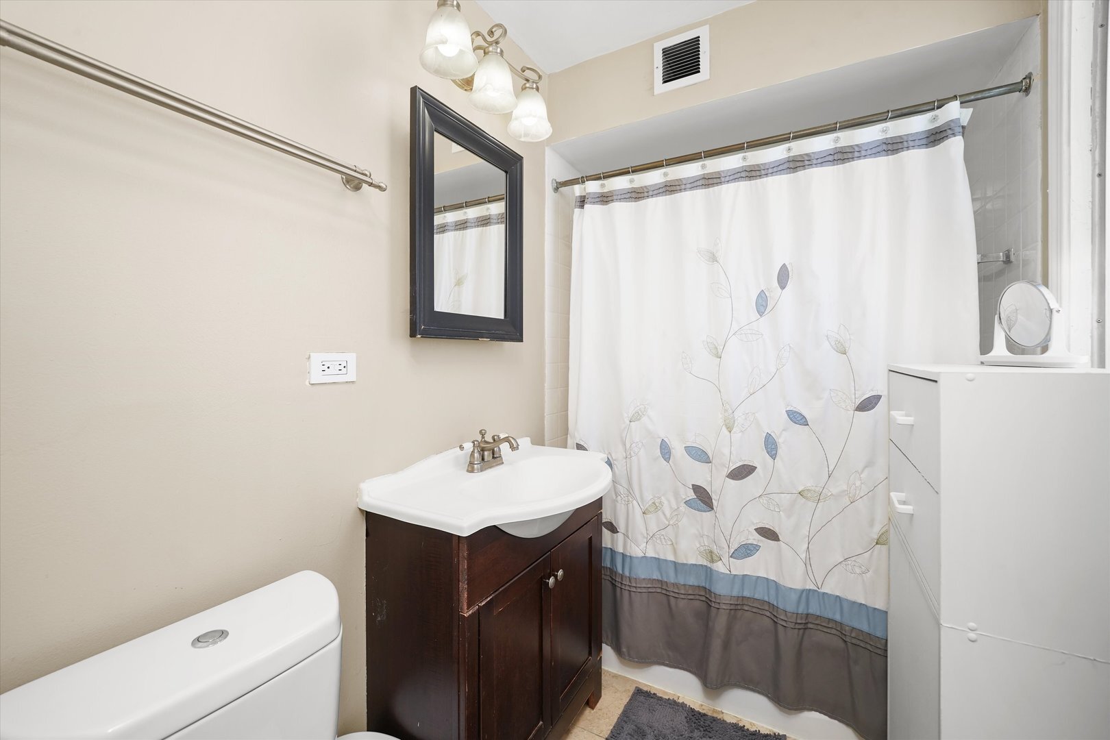 Building Photo - 6325 N Sheridan Rd