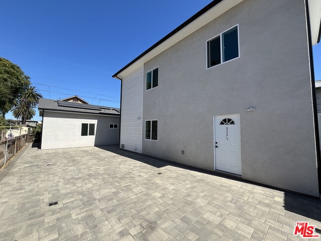 Building Photo - 8640 Baring Cross St