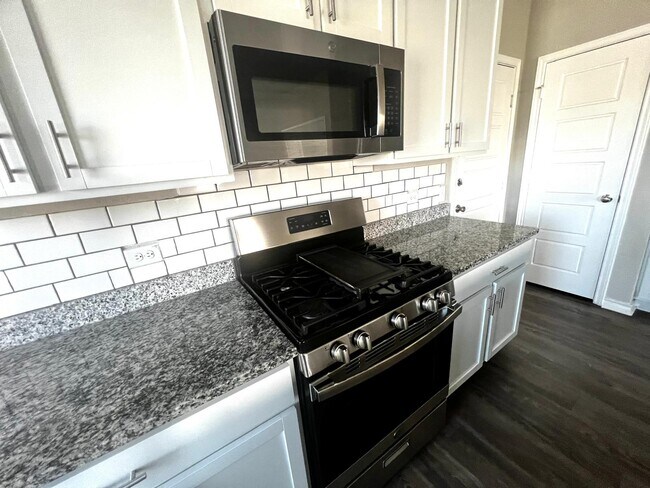 Building Photo - 6327 Sycamore Run