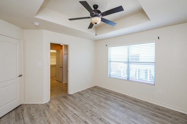 Building Photo - 9813 Sandhill Dr