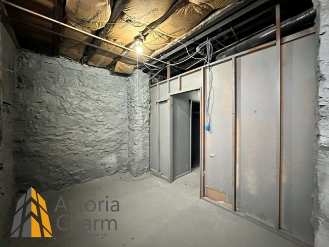 Building Photo - 3 Bedroom with Fenced Yard and Spacious Primary Bedroom near Coppin University