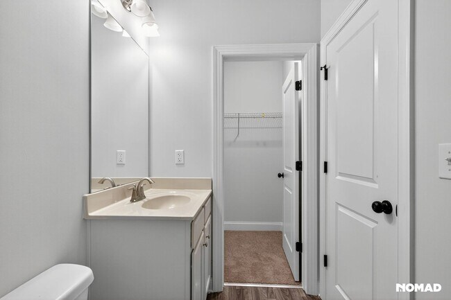 Building Photo - Spacious 5BR House in Buford