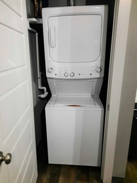 Building Photo - 901 9th St