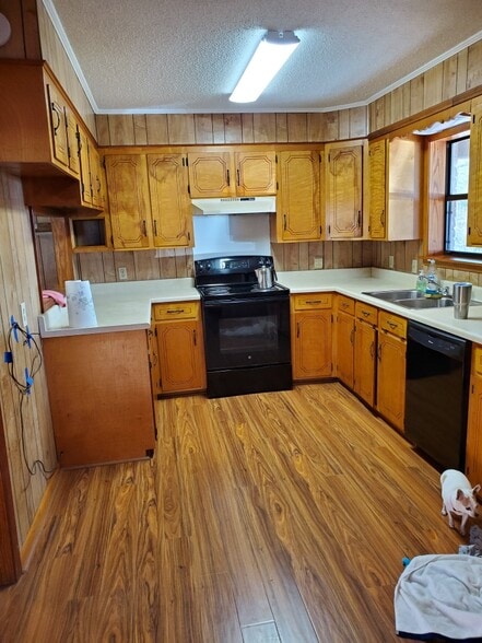 Kitchen - 327 Wilkerson Rd