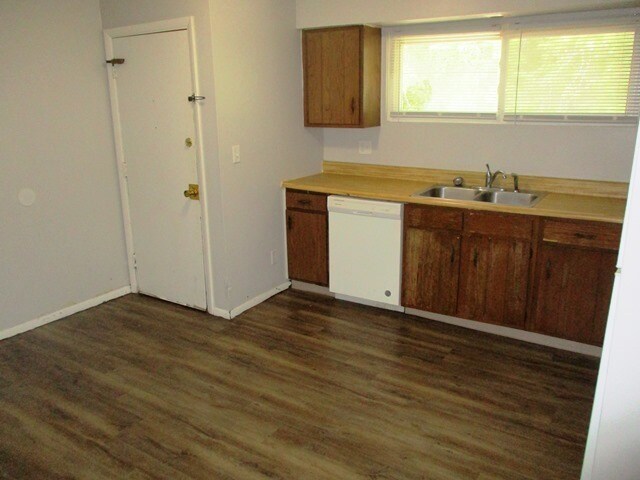 Building Photo - 1008 Charlotte Dr