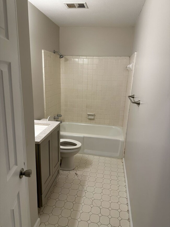 Building Photo - 3 Bedroom Home with Wooded Lot