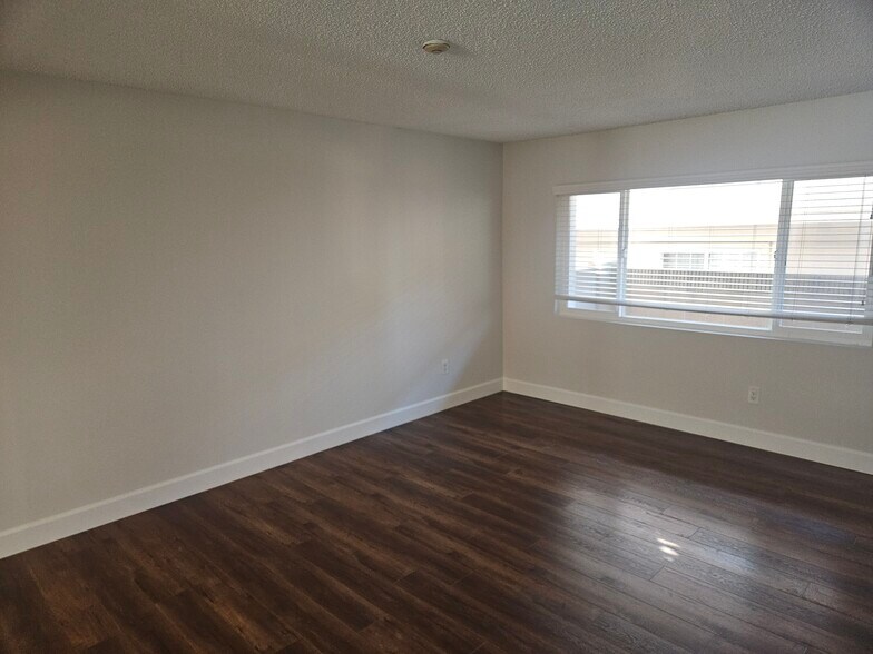 Building Photo - 1906 Rockefeller Ln