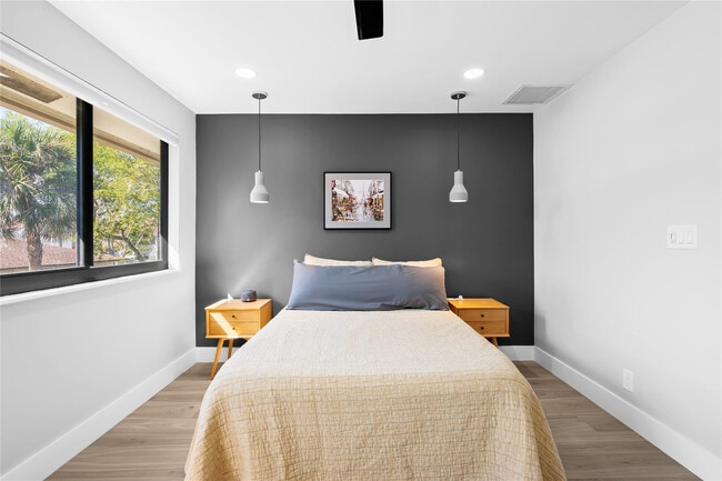 Building Photo - 340 City View Dr