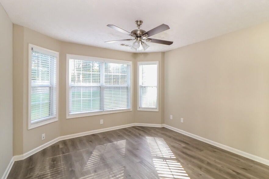 Building Photo - 615 Chantress Ct