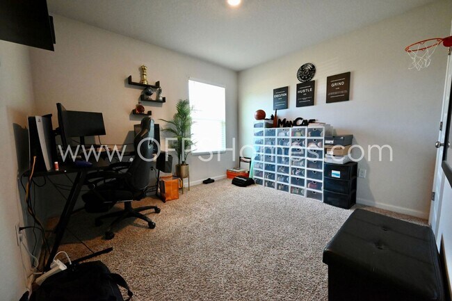 Building Photo - 4 Bed Crestview Home